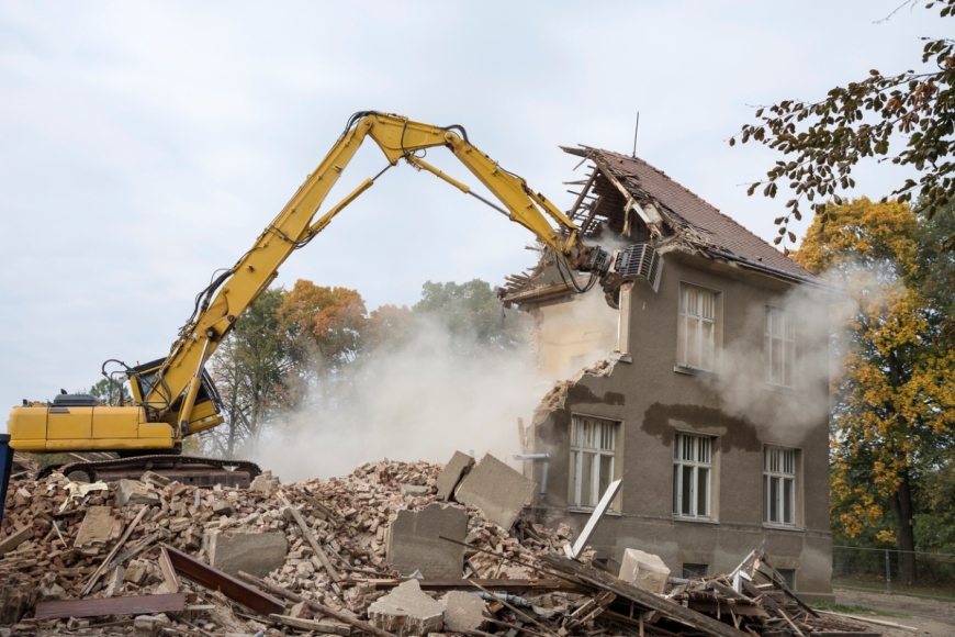 "Understanding the Process of Demolition Junk Removal in Mentor"