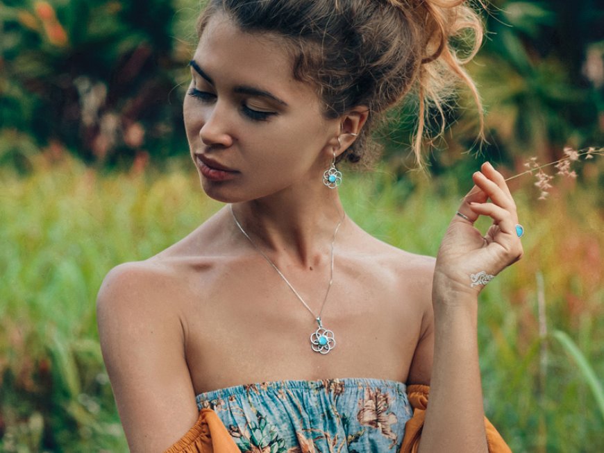 Turquoise Jewelry: A December Birthstone with Rich Origins, Vibrant Colors, and Zodiac Sign Connections