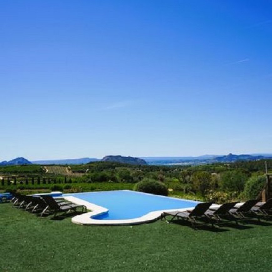 Calculating Company Retreat Costs? Consider Villa Valencia in Spain