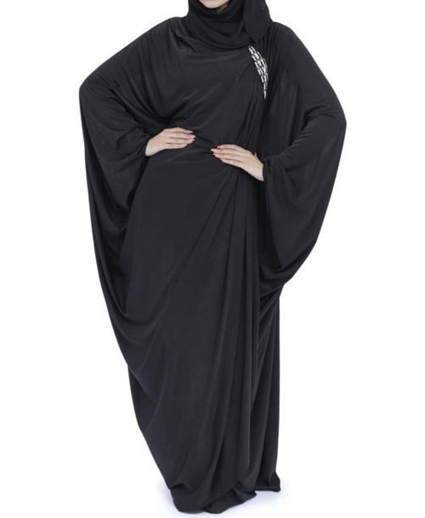 The Art of Choosing Custom-Made Abayas: Tailoring Your Style