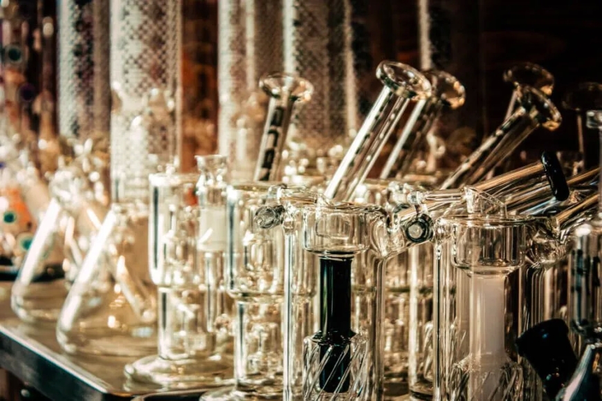 What Are the Benefits of Buying Glass Bongs Online?