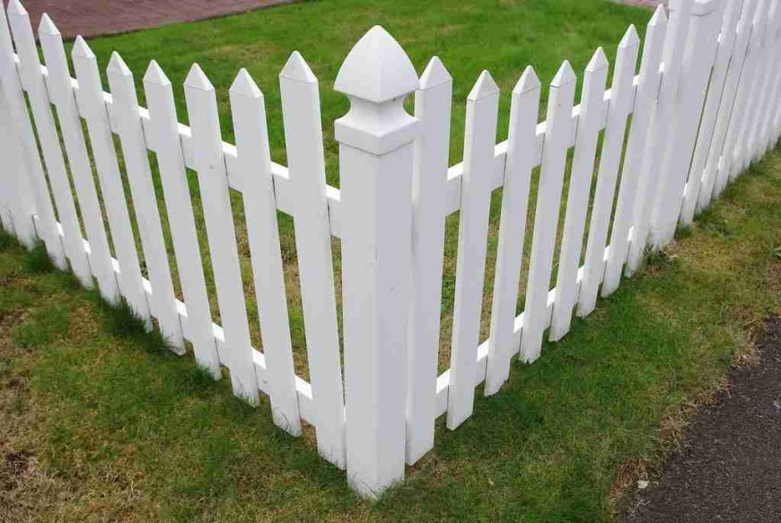 How to Choose Between Vinyl and Wood Fencing in Seattle