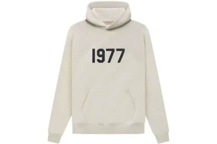 Upgrade Your Wardrobe: The Essential Hoodie in Store Now!