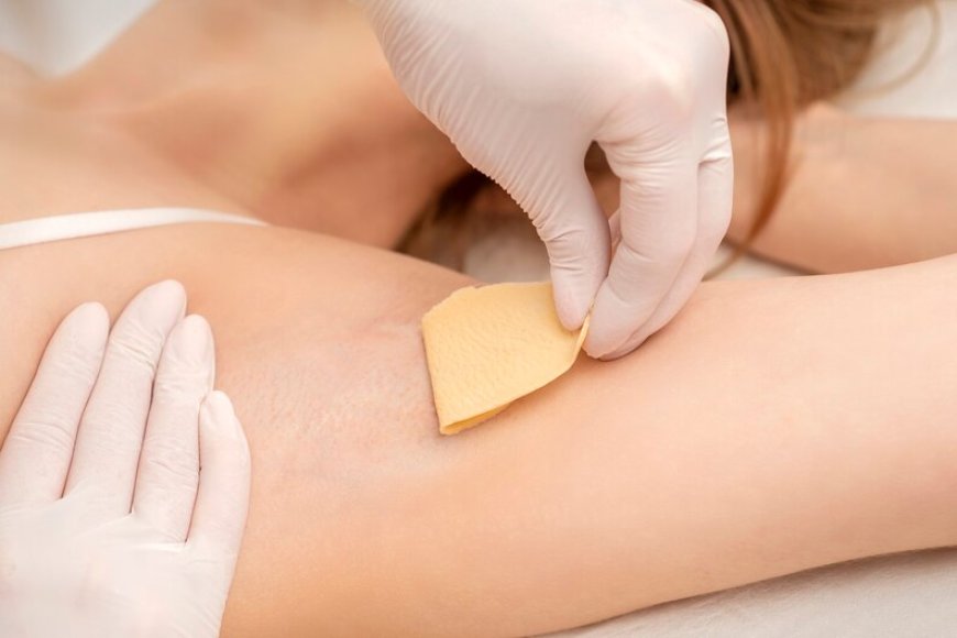 10 Dos and Don'ts for a Painless Armpit Waxing Session