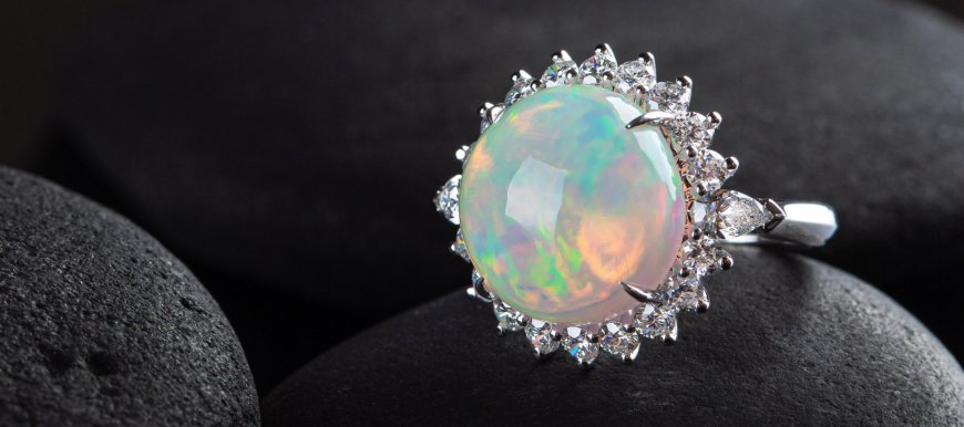 Opal: The Gemstone of Imagination – Colors, Types, and Meanings