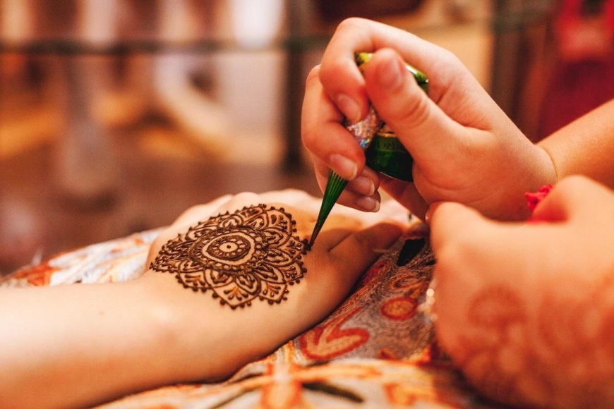 What to Expect from Professional Henna Services in Dubai