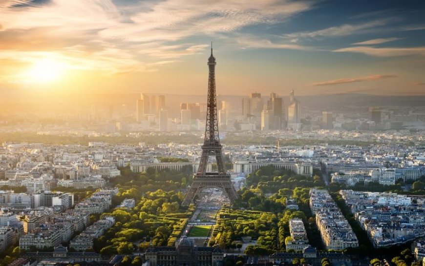 10 Must-See Landmarks in Paris for First-Time Visitors