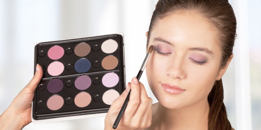 What Type of Eyeshadow is Best For Beginners?