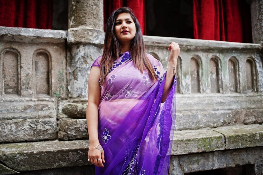Infographic Summary: How To Look Slim In A Saree?