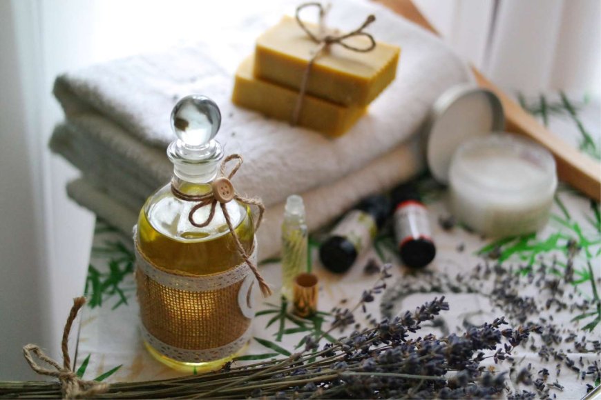 The Ultimate Guide to Natural Hair Oils: Benefits, Uses & Tips