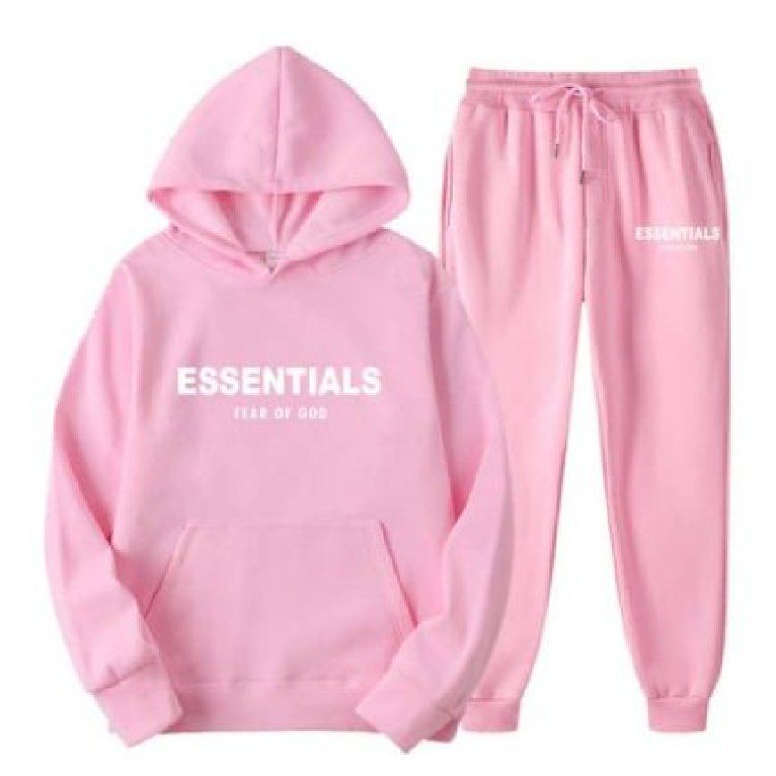 Heavyweight Essential Hoodie – Built to Last & Keep You Warm