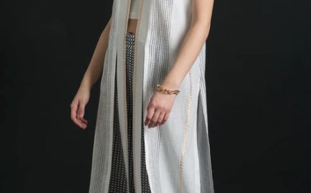 How Do You Create a Capsule Wardrobe Without Compromising on Style?