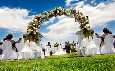 How to Stay Present on Your Wedding Day (And Avoid Décor Disasters)