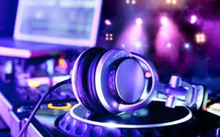 DJ Hire: The Ultimate Guide to Choosing the Perfect DJ for Your Event