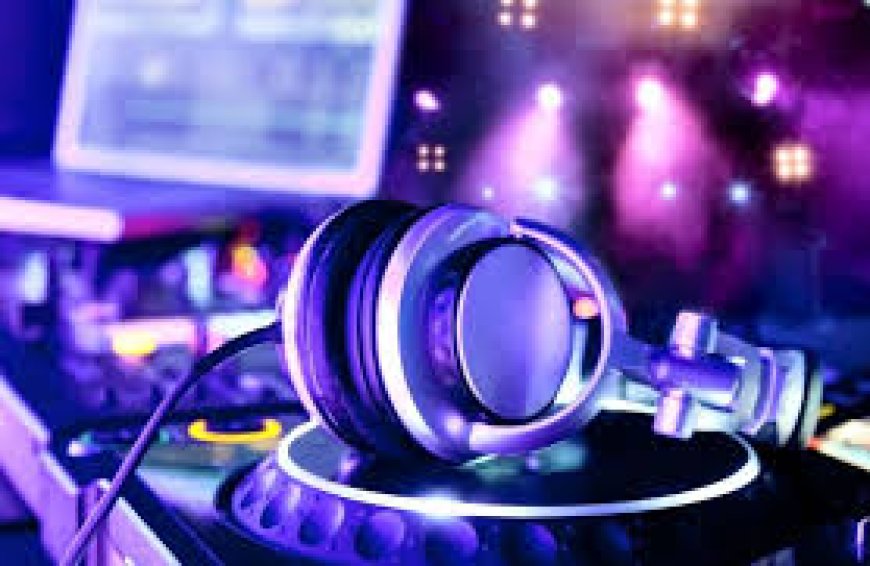 DJ Hire: The Ultimate Guide to Choosing the Perfect DJ for Your Event
