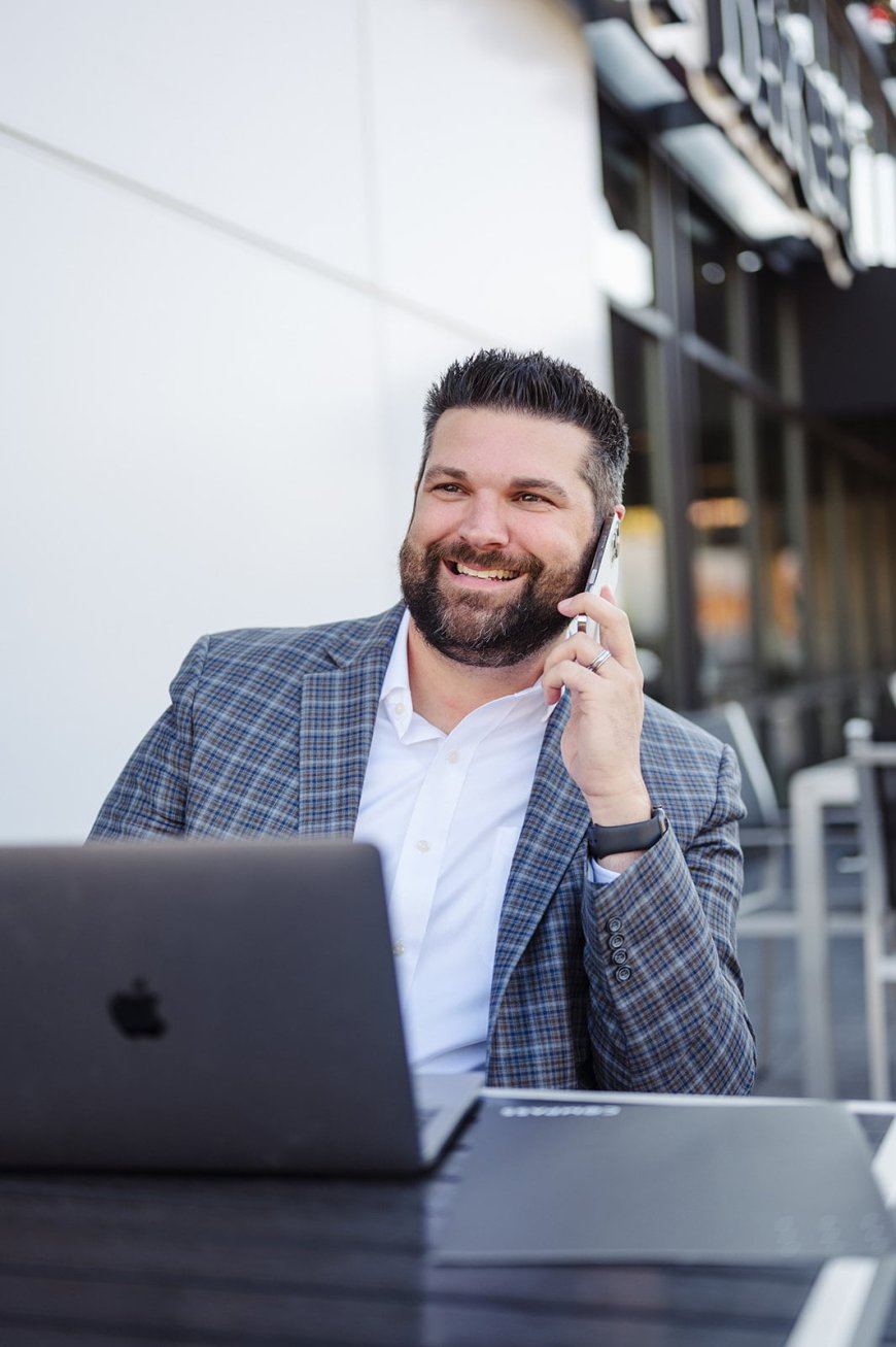Why Working With a Property Seller Agent Makes Home Sales Easier