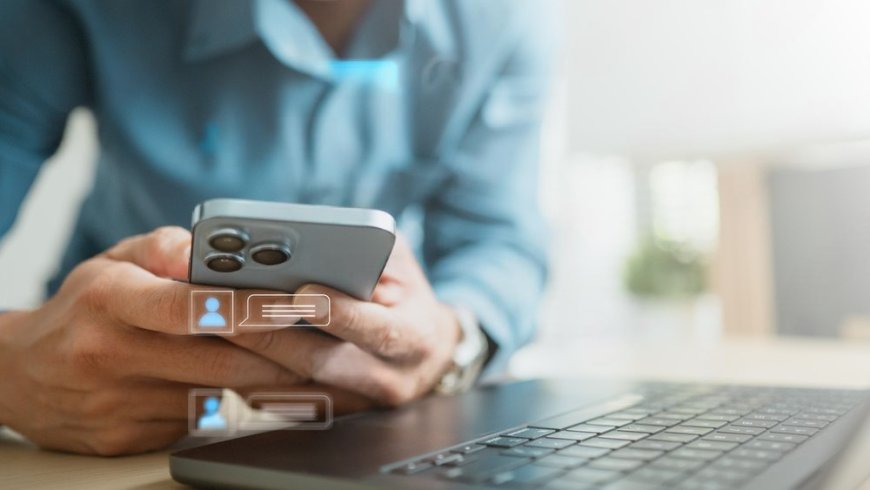 Human Chat Answering Service vs AI Chatbots for Your Business