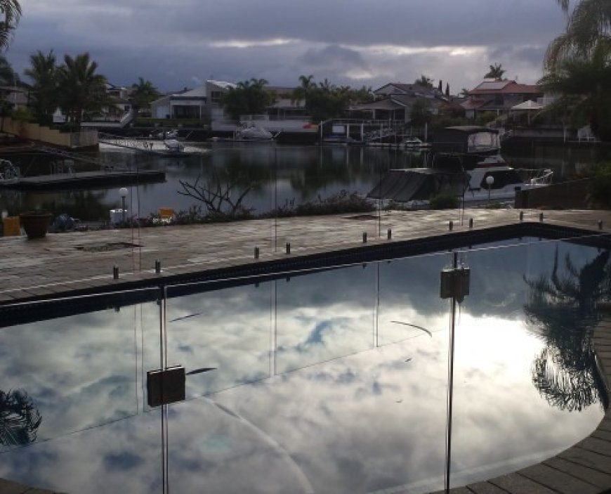 Cheap Pool Fencing Gold Coast: Transform Your Pool Area with All Glass and Aluminium Fencing Before Prices Rise