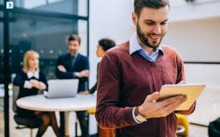 how-digital-skills-help-professionals-stay-competitive-in-a-changing-job-market