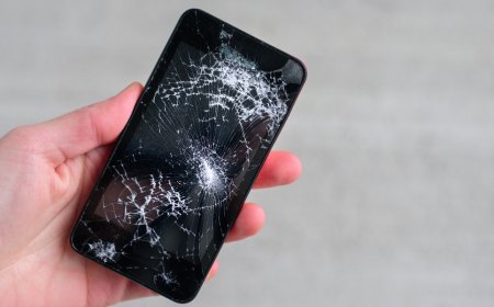 What Happens If You Ignore a Cracked Phone Screen?