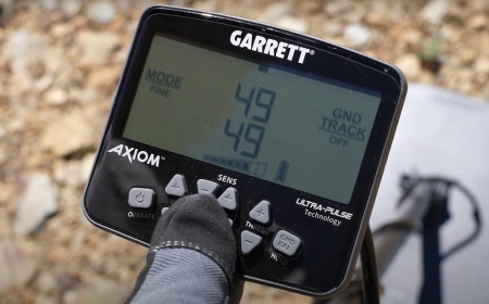 Deep Sands, Substantial Caches: Mastering Distance Tracking and Long-Range Locators