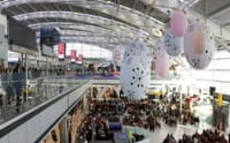 What Is the Safest Way for a Tourist to Travel from Heathrow Airport to Central London?