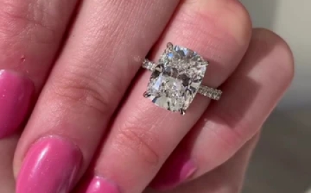 The Complete Handbook for Choosing an Elongated Cushion Cut Engagement Ring with Confidence