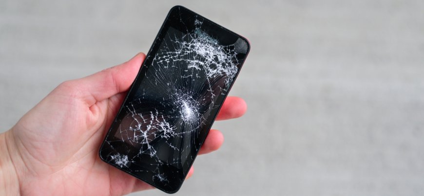 What Happens If You Ignore a Cracked Phone Screen?