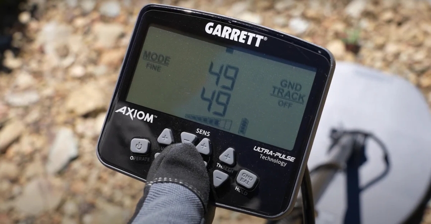 Deep Sands, Substantial Caches: Mastering Distance Tracking and Long-Range Locators