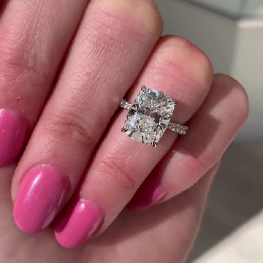 The Complete Handbook for Choosing an Elongated Cushion Cut Engagement Ring with Confidence