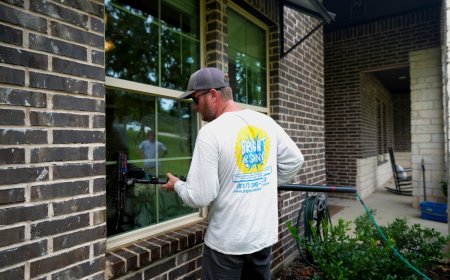 Restaurant Window Cleaning and Pressure Washing in Aledo TX: A Guide to a Cleaner Property