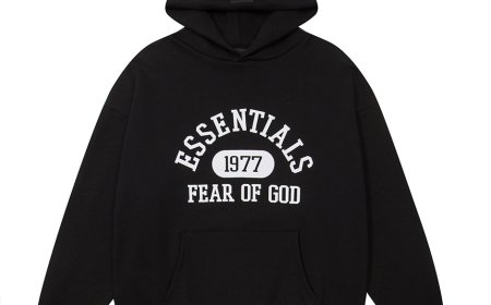Essentials Hoodie: A Modern Streetwear Essential