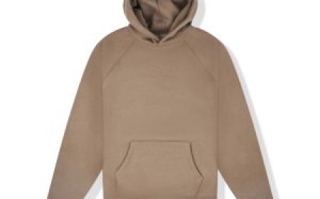 Essential Hoodie: A Timeless Choice for Modern Wardrobes