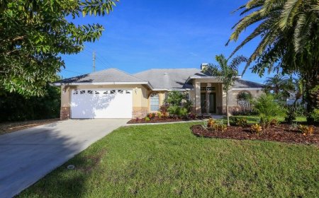 What makes Venice, Florida, different from a resort vacation?