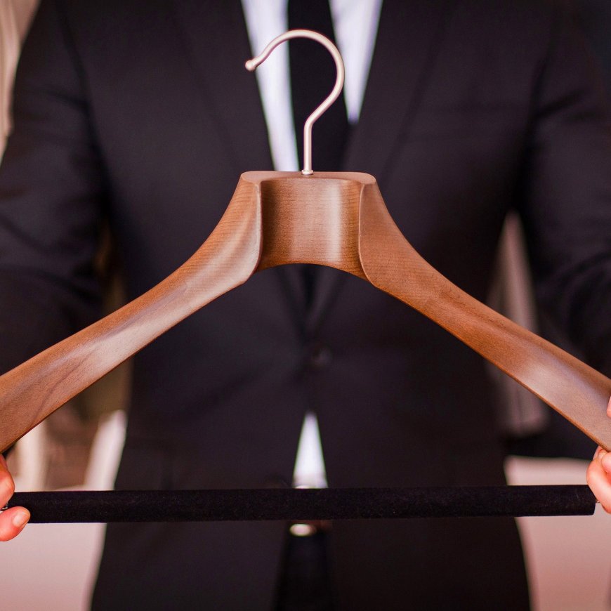 What Makes the Best Suit Hanger for Suits in the USA?